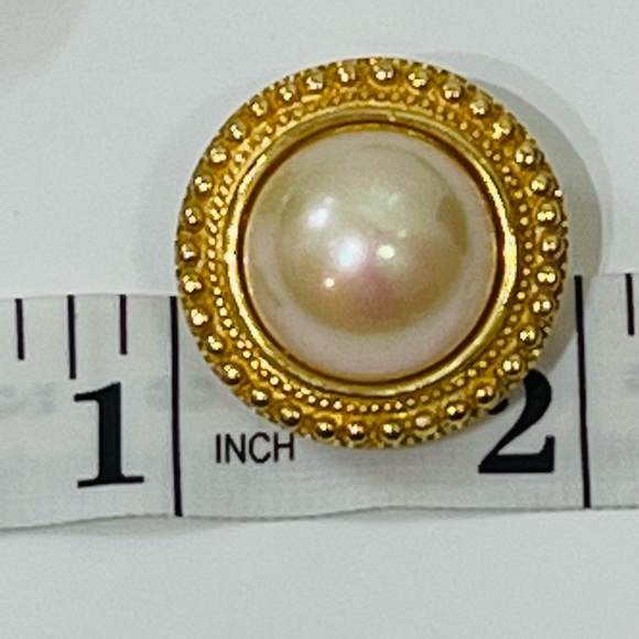 Vintage Christian Dior Pearl/Gold Clip on Earrings - Picture 3 of 10